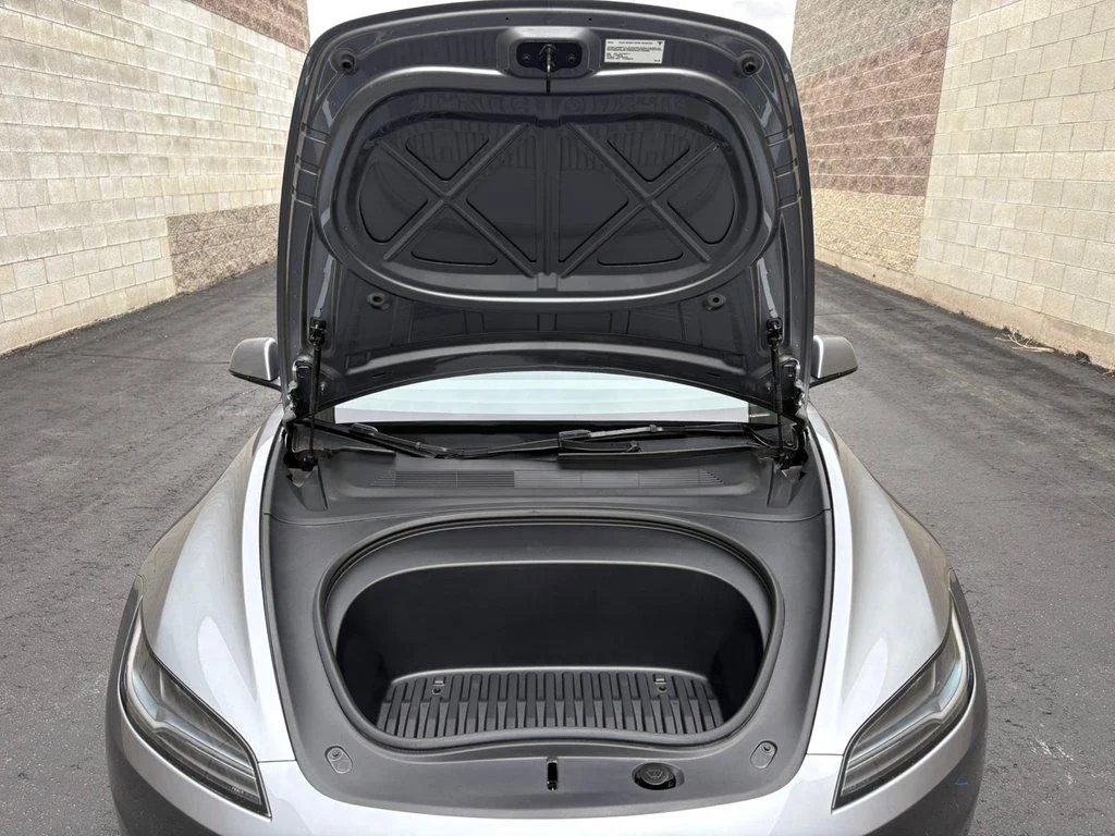 Used 2025 Quicksilver Tesla Long Range All-Wheel Drive image 27