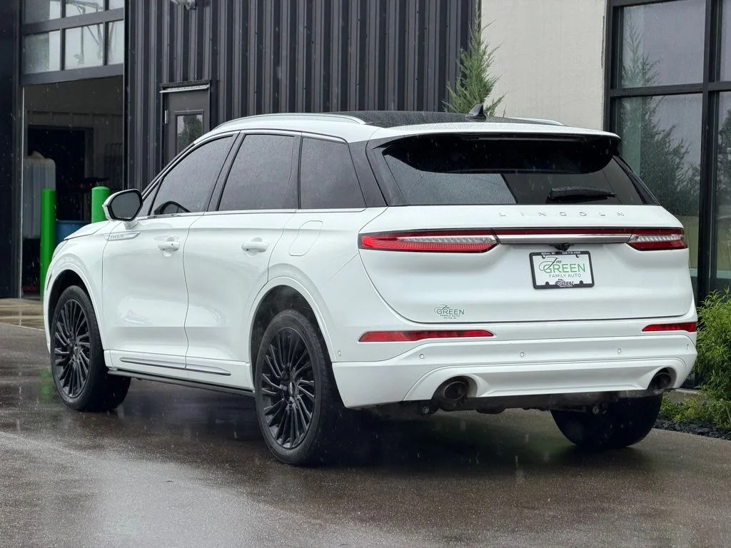 Used 2021 White Lincoln Reserve image 3
