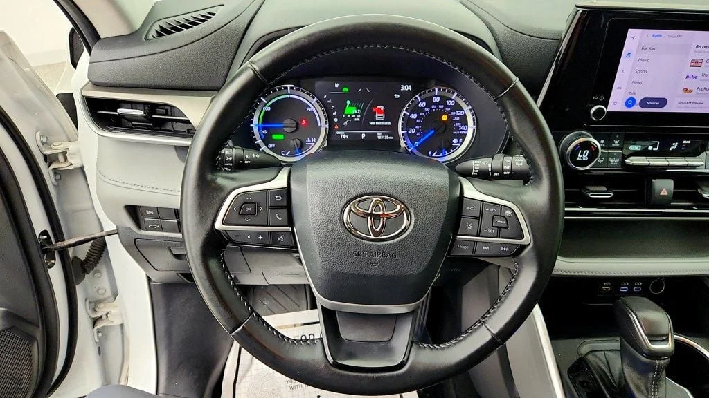 Used 2023 Wind Chill Pearl Toyota Hybrid LE AWD w/ 3-Row Seating & Toyota Safety Sense image 13