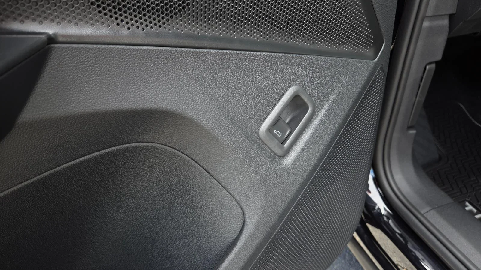 New 2026 Deep Black Pearl Volkswagen SE image 20