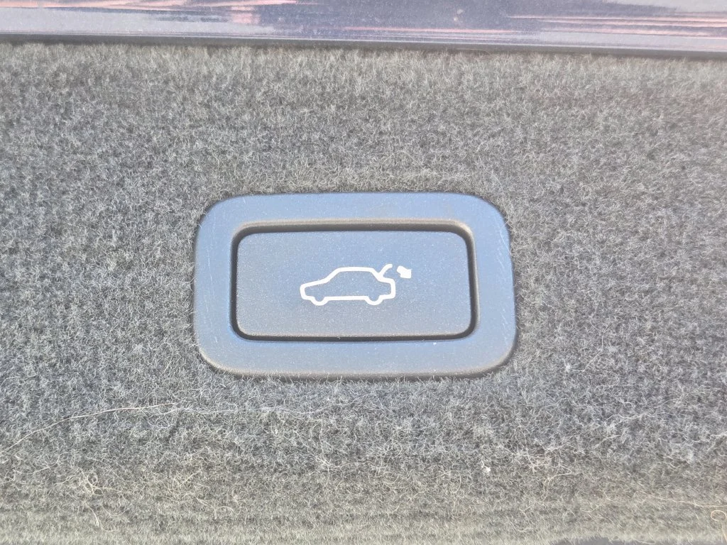 Used 2011 Caspian Blue Metallic Volvo 3.0T image 28