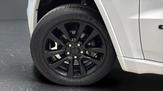 Used 2018 Bright White Clearcoat Jeep Altitude image 35