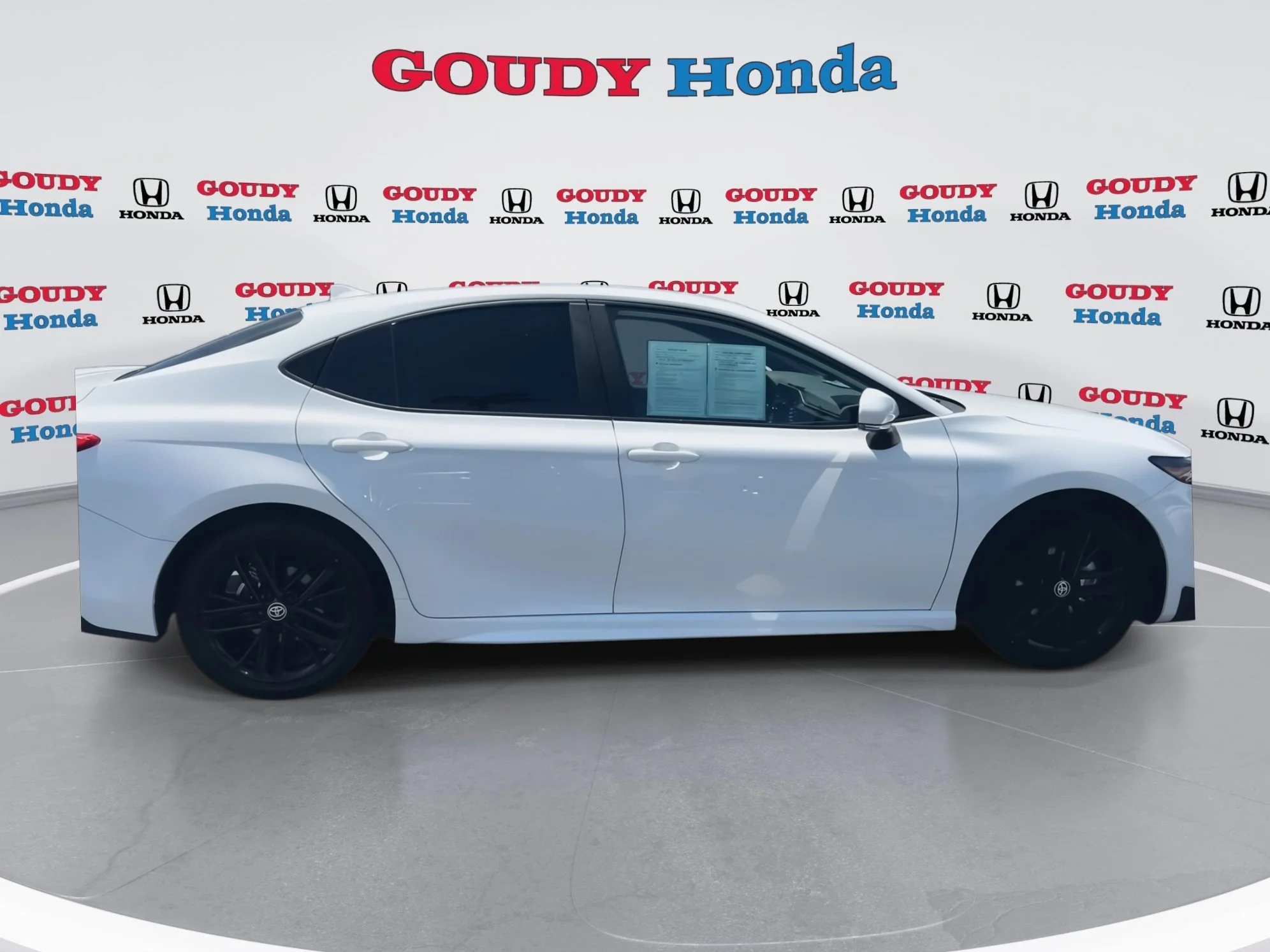 Used 2025 Ice Cap Toyota SE image 9