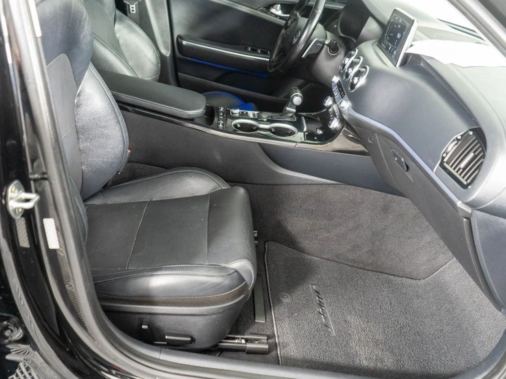 Used 2018 Black Kia Premium image 8