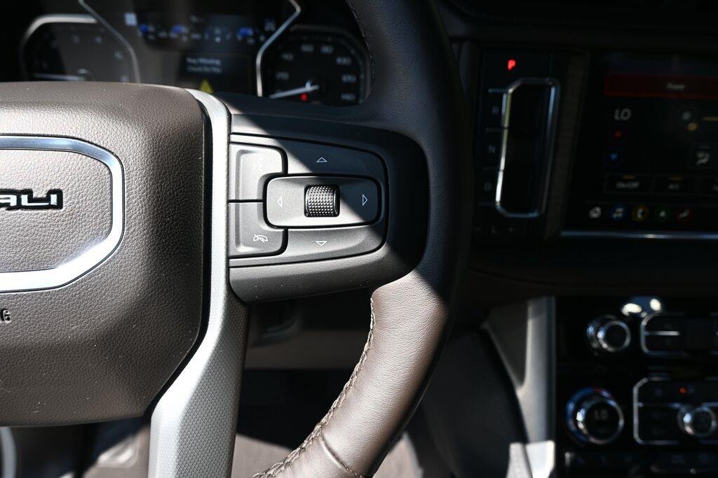 Used 2021 White Frost Tricoat GMC Denali image 10