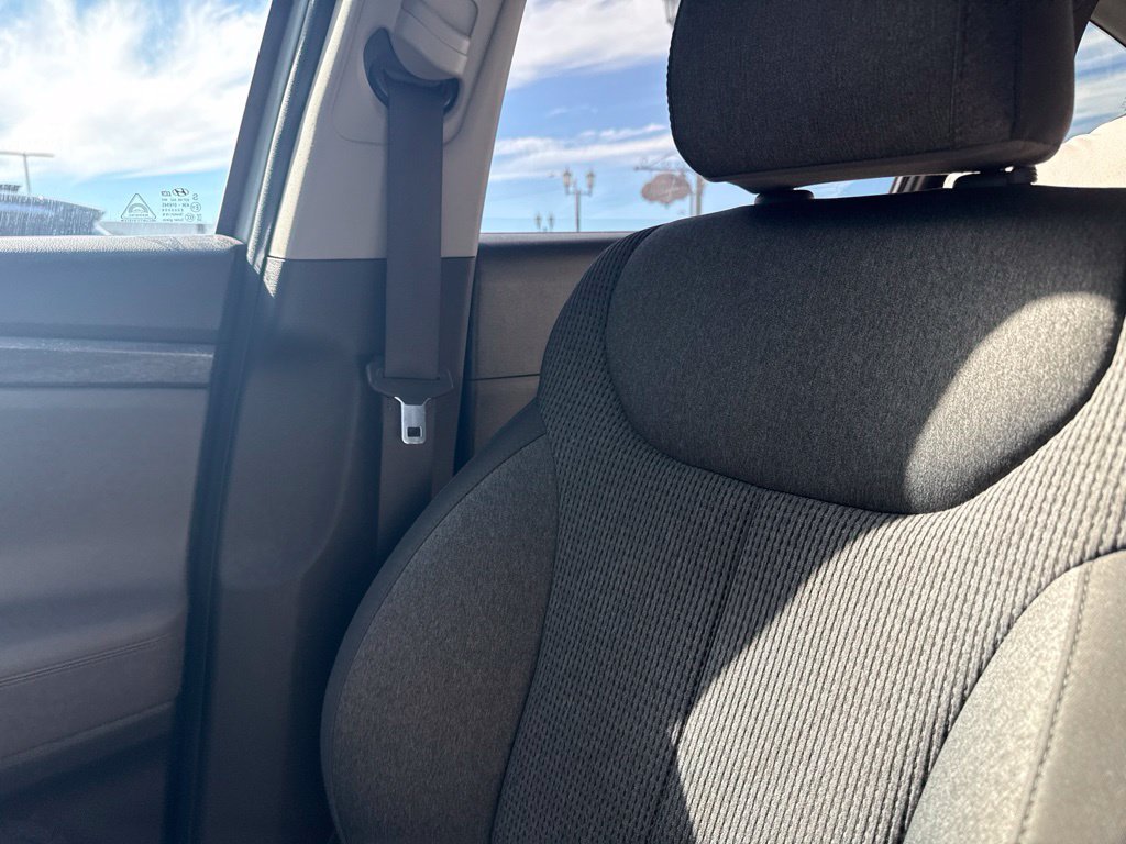 Used 2019 Silver Hyundai SE image 6