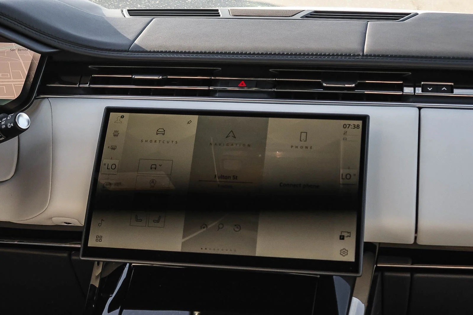 New 2026 Borasco Grey Land Rover SE image 24