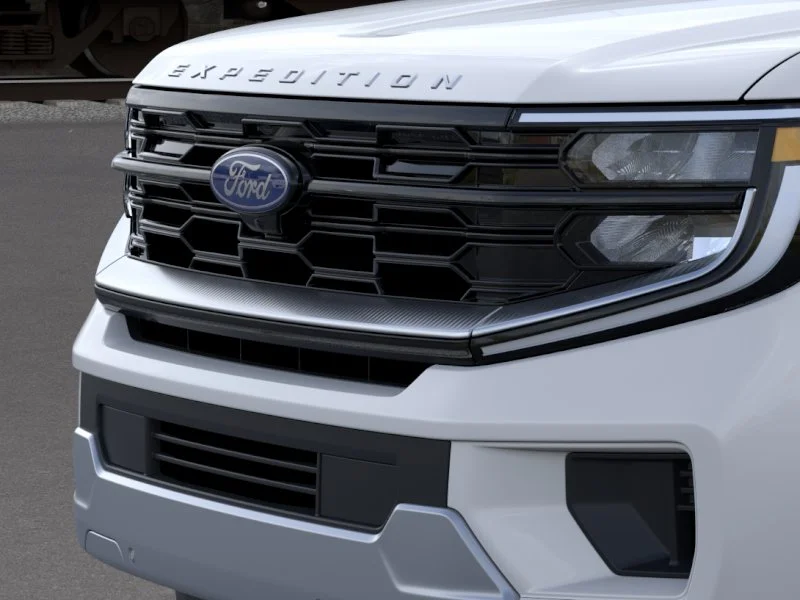 New 2026 Oxford White Ford Platinum® image 30
