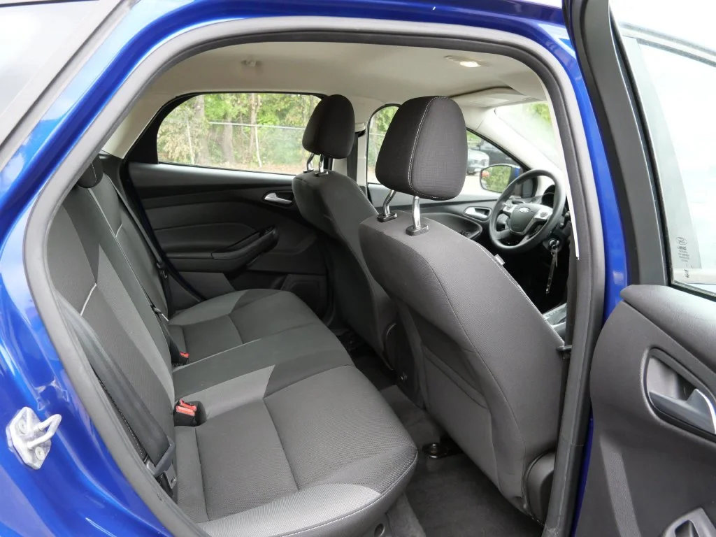 Used 2012 Blue Ford SE image 11