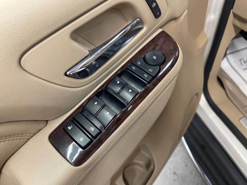 Used 2013 White Cadillac Luxury image 16