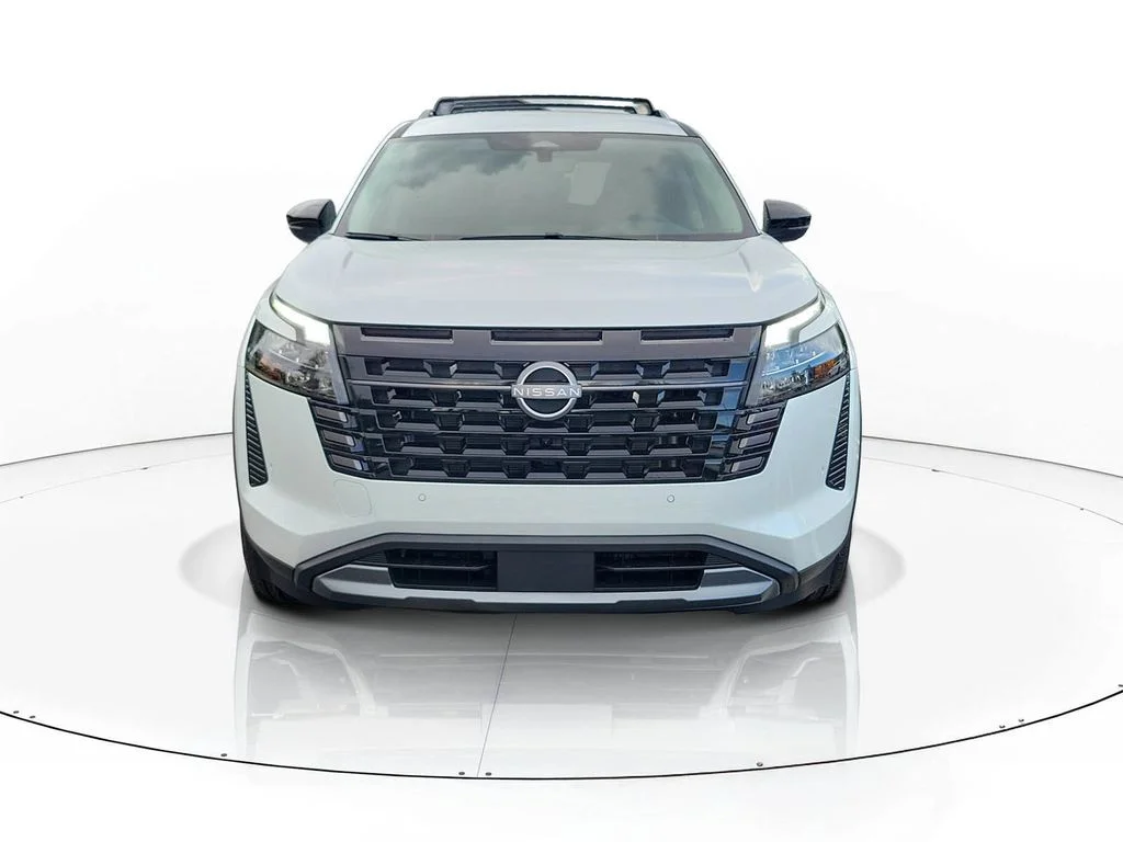 New 2026 White Nissan SL image 3