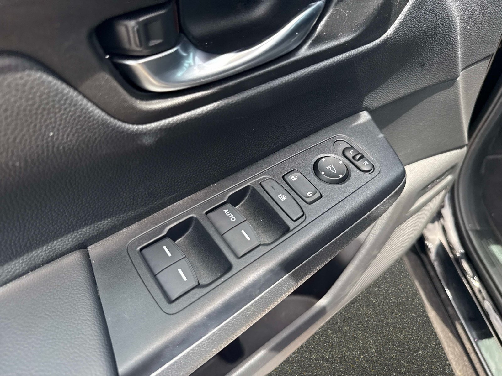 2024 Honda CR-V LX - Photo 17