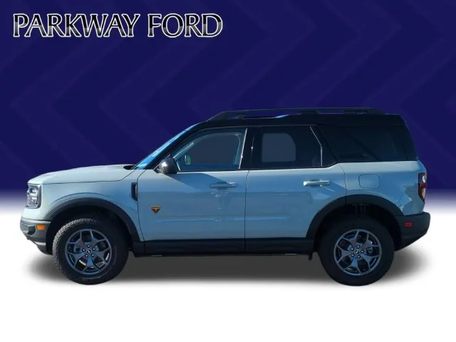 Used 2024 Green Ford Badlands image 2