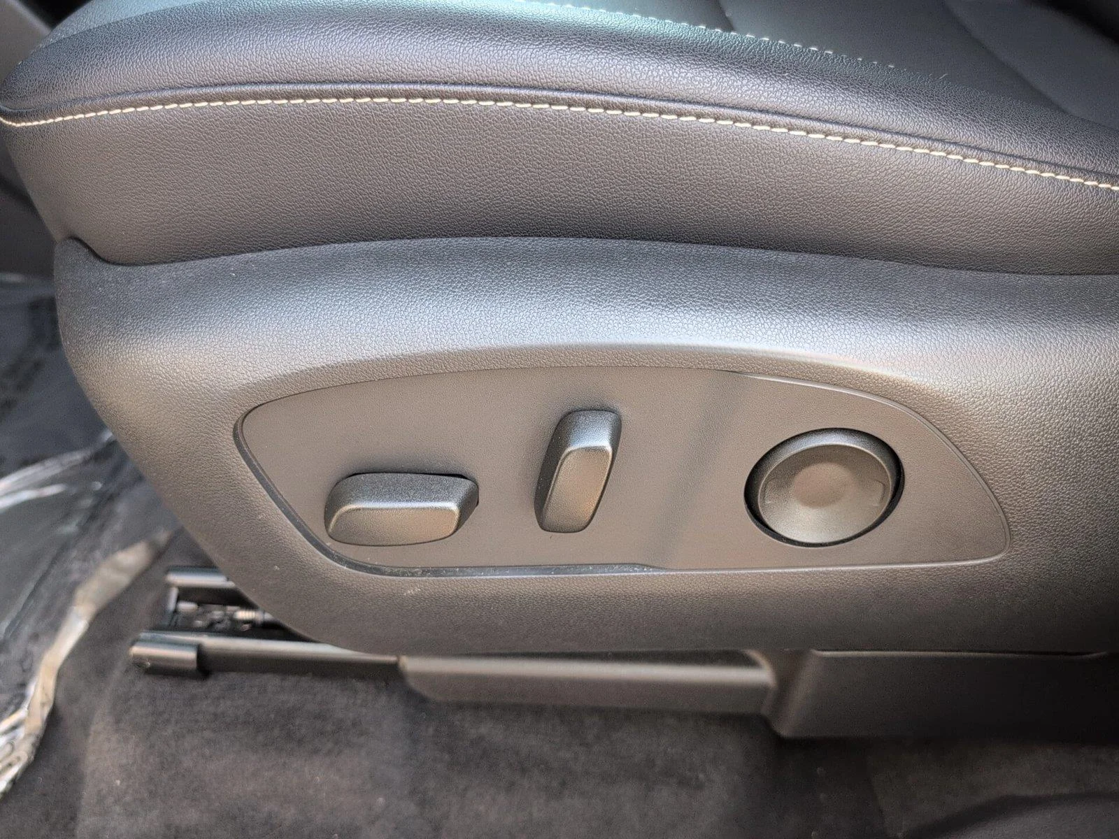 Used 2025 Sterling Gray Metallic Chevrolet LT image 14