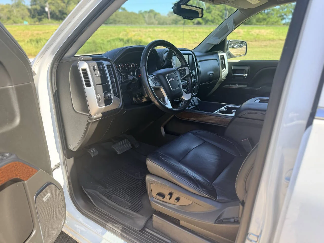 Used 2018 White GMC SLT 4x2 4dr Crew Cab 5.8 ft. SB image 12