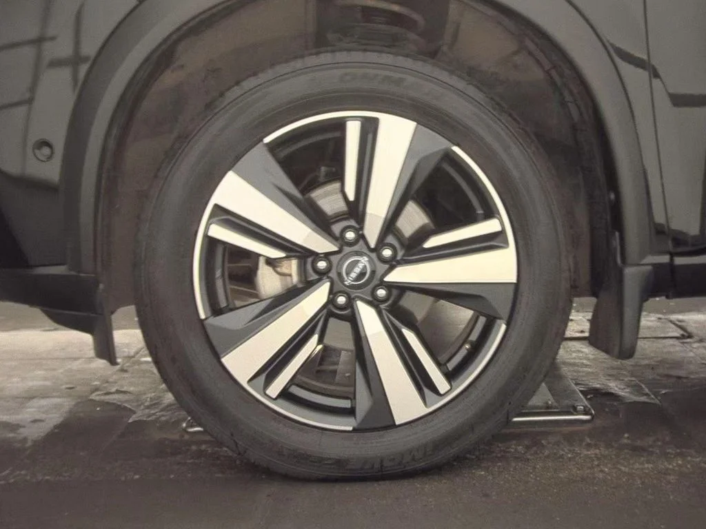 Used 2023 Black Nissan SL image 4