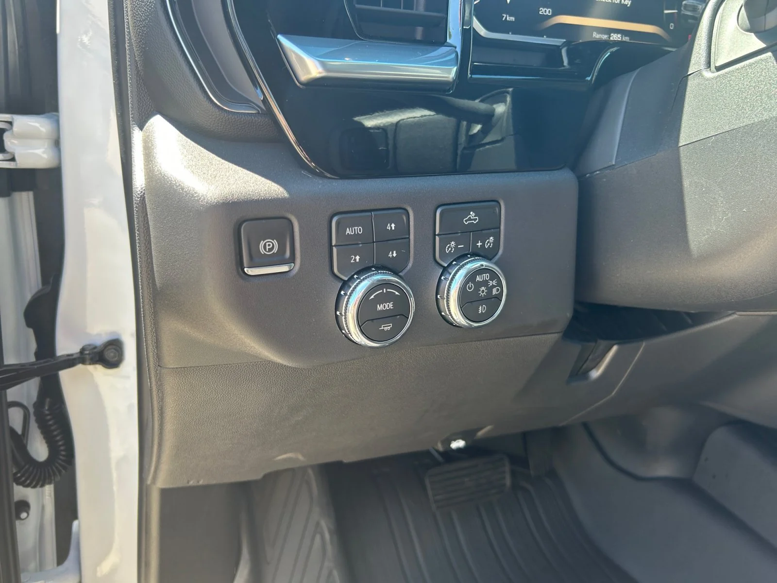 New 2026 Summit White GMC Elevation image 7