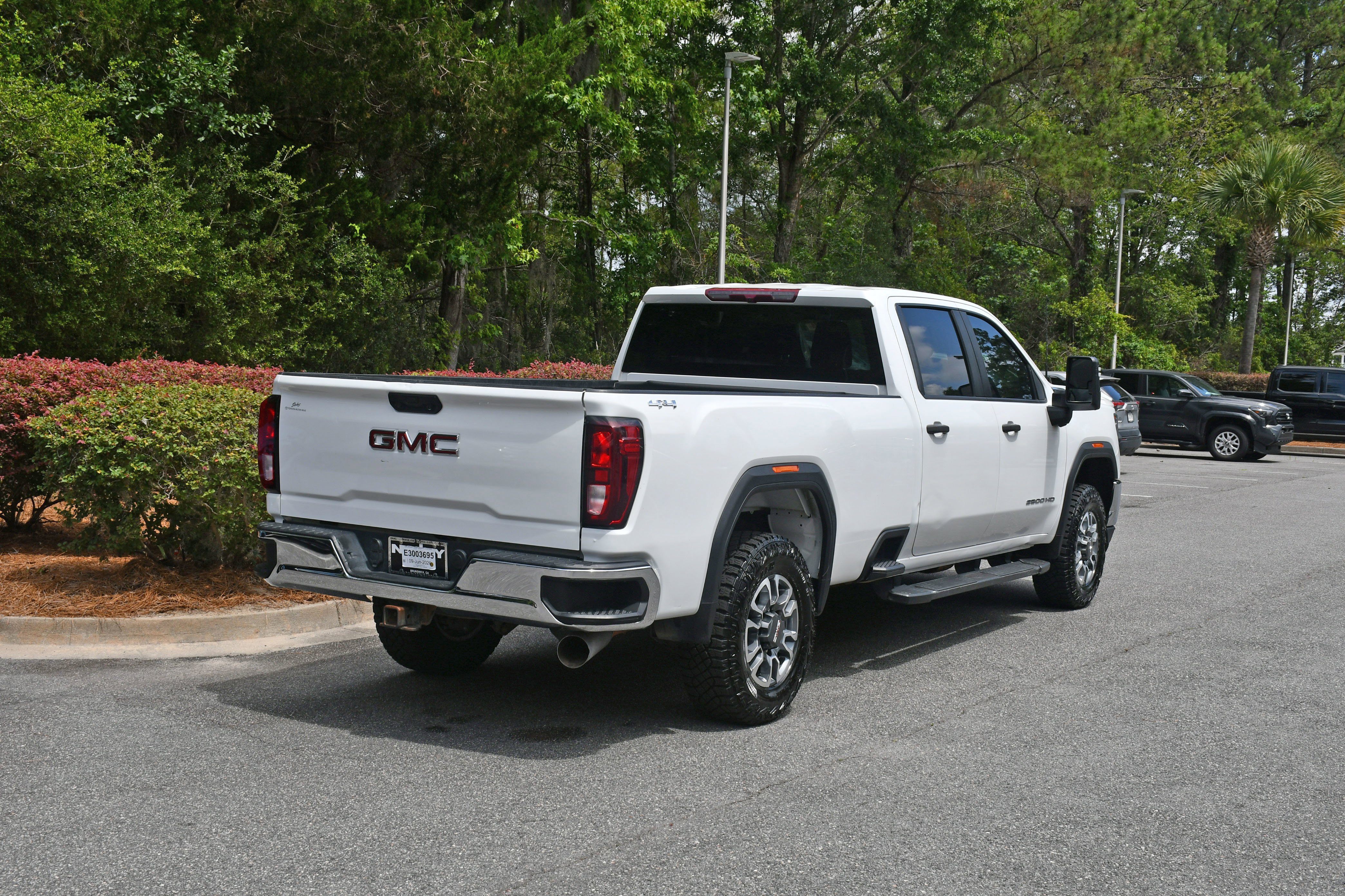Used 2022 White GMC Pro image 3