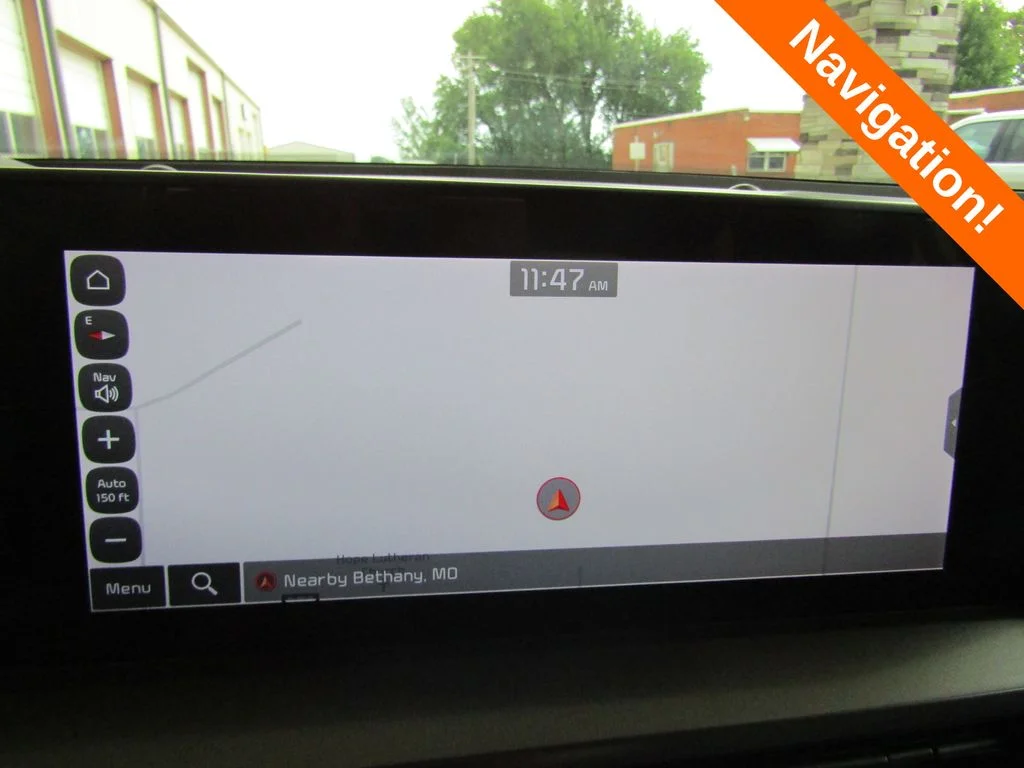 Used 2025 White Kia S image 9