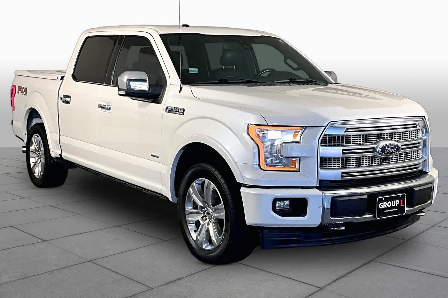 Used 2017 White Platinum Metallic Tri-Coat Ford Platinum image 3