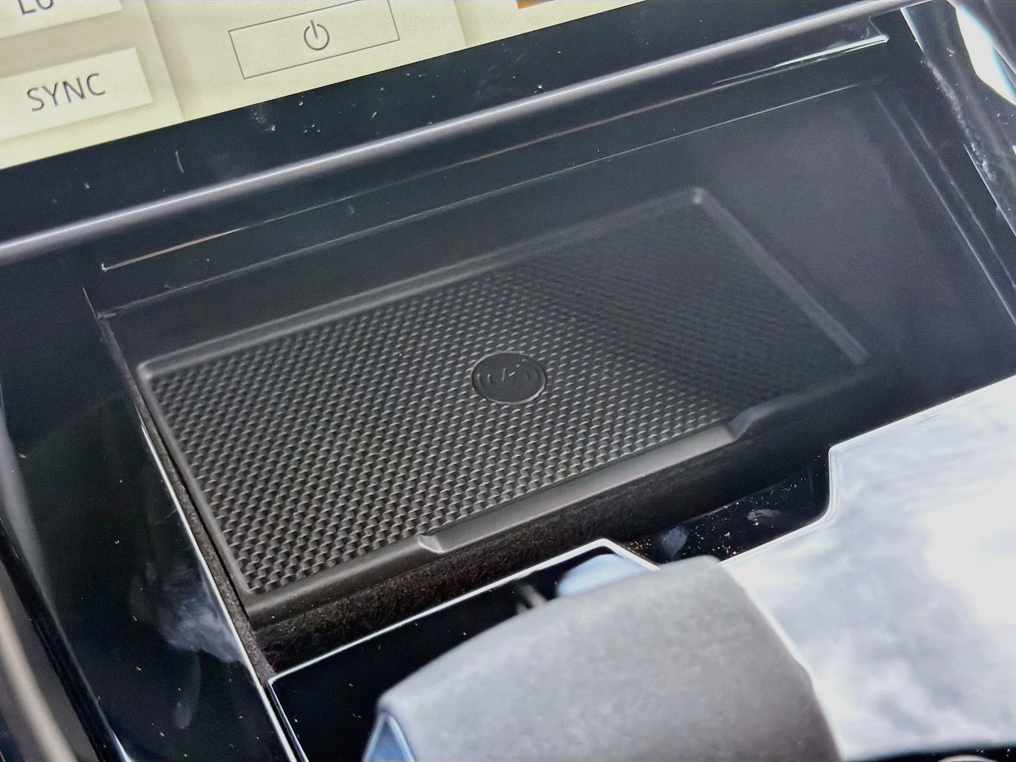 New 2026 Fuji White Land Rover Dynamic SE image 32