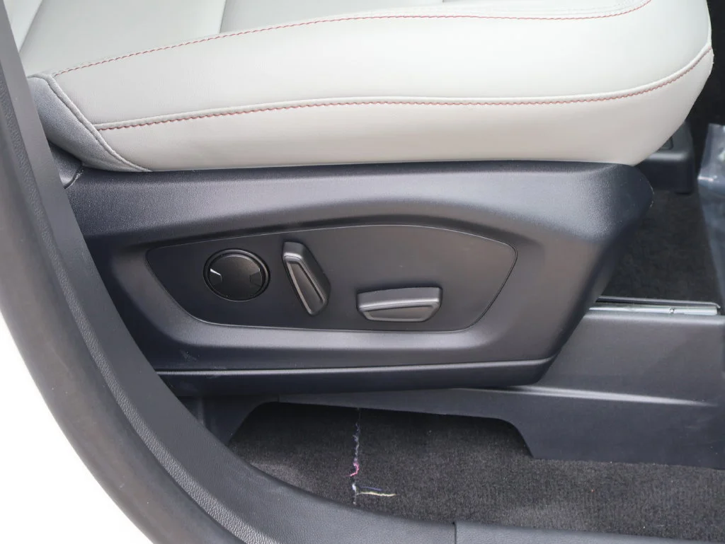 New 2026 Star White Metallic Tri-Coat Ford Active image 10