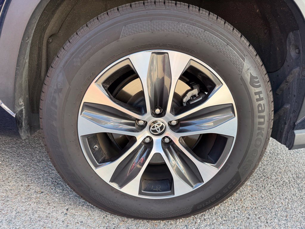 Used 2021  Toyota XLE image 5