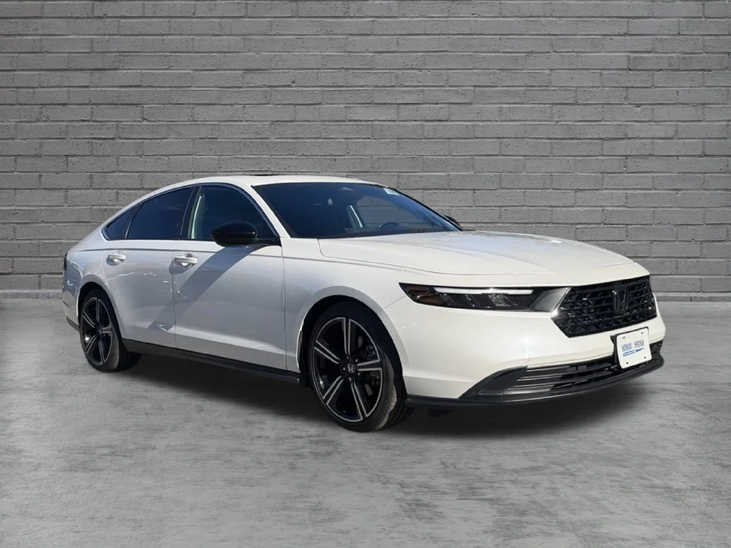 Certified Used 2024 Platinum White Pearl Honda Sport image 2