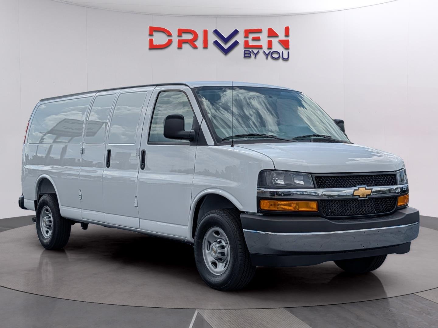New 2026 Summit White Chevrolet WT image 8