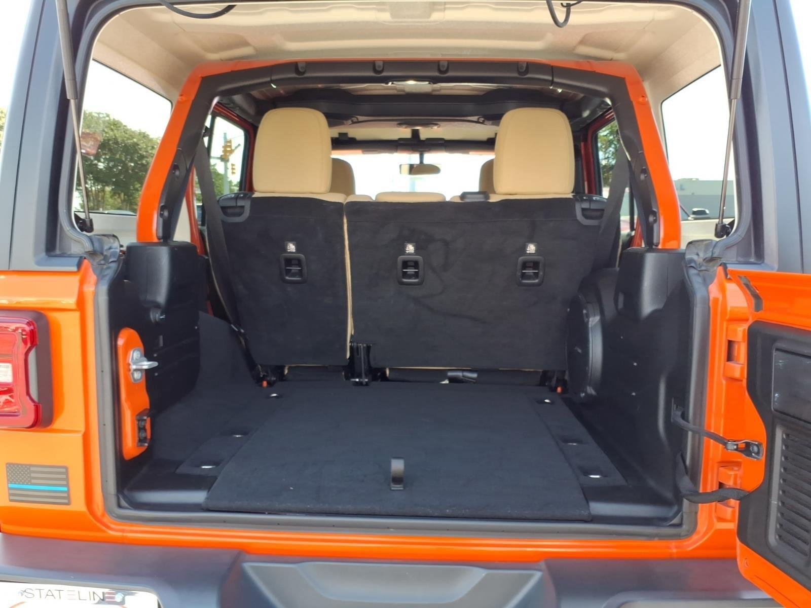 Used 2018 Punkn Metallic Clearcoat Jeep Sahara image 18
