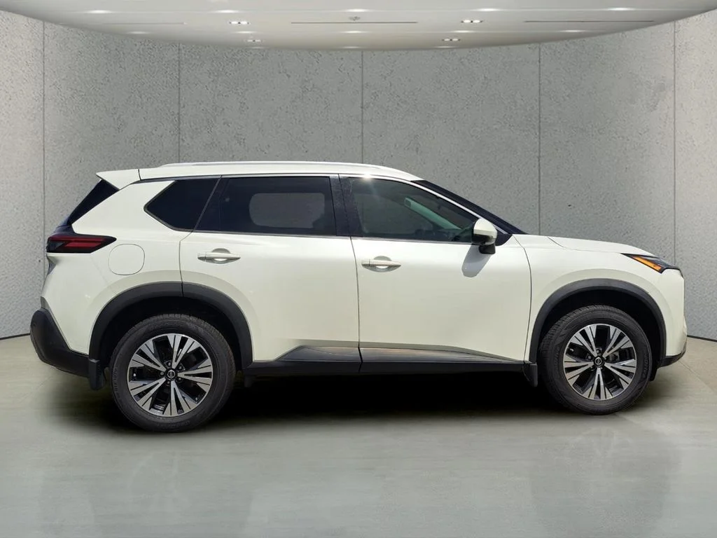 Used 2021 White Nissan SV image 4