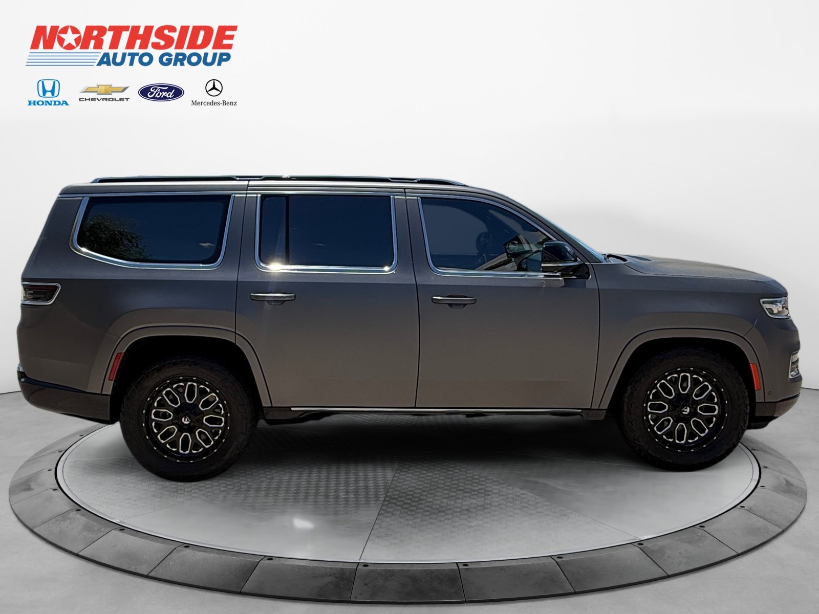 Used 2023 Baltic Gray Metallic Clearcoat Jeep Series III image 8