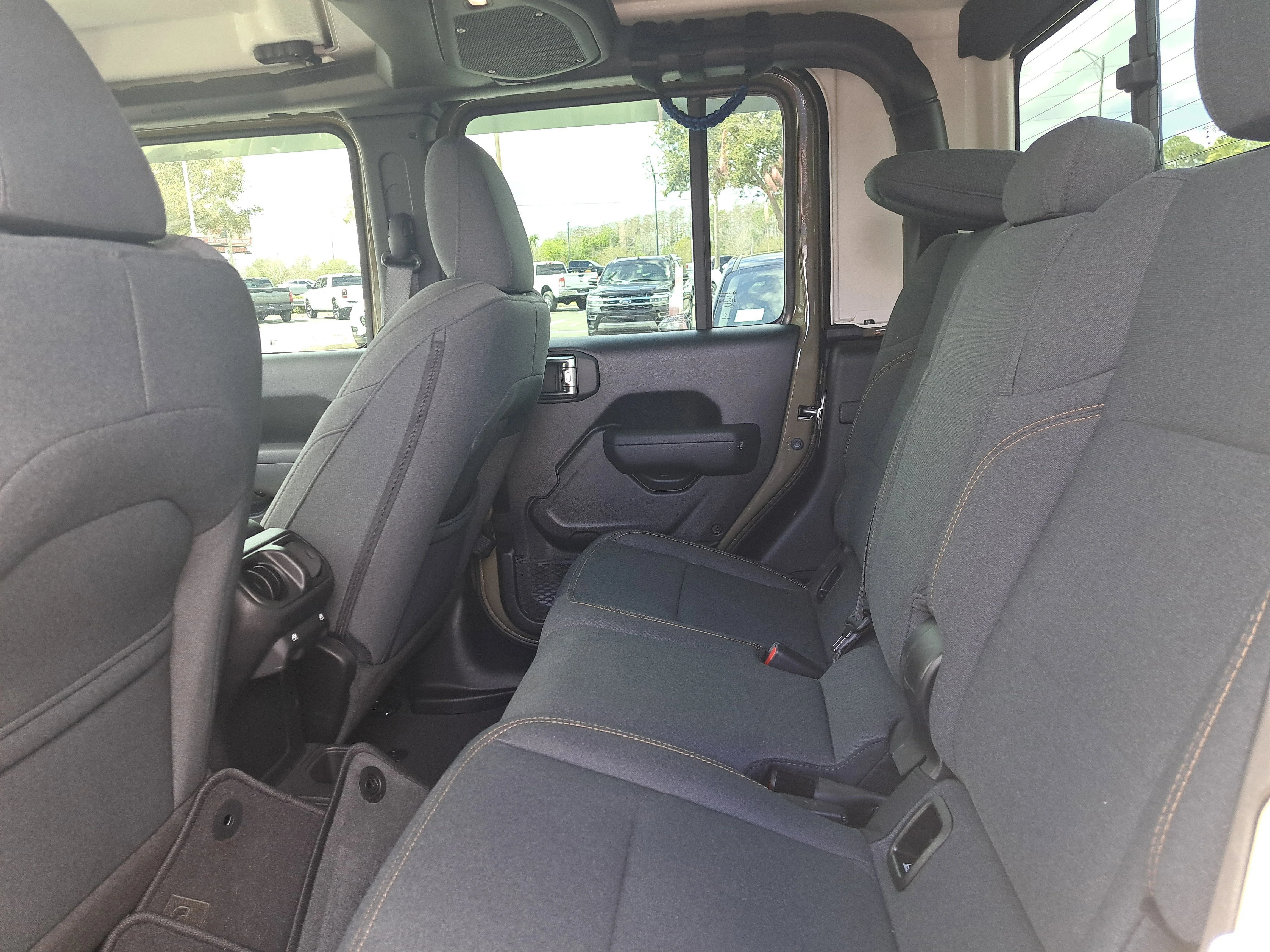 Used 2025 41 Jeep Sport image 21