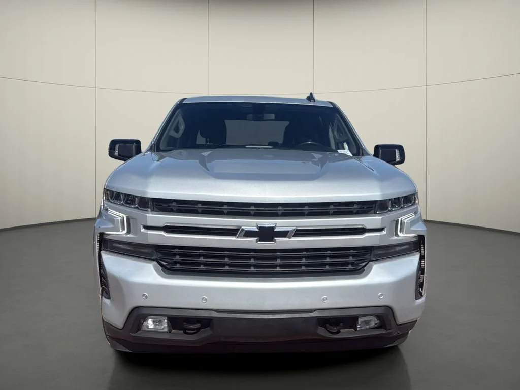Used 2022 Silver Ice Metallic Chevrolet RST image 2