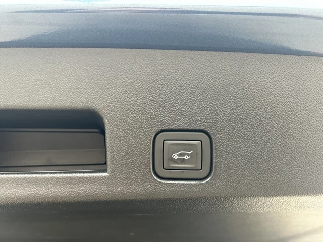 Used 2025 BLUE BUICK Preferred image 8