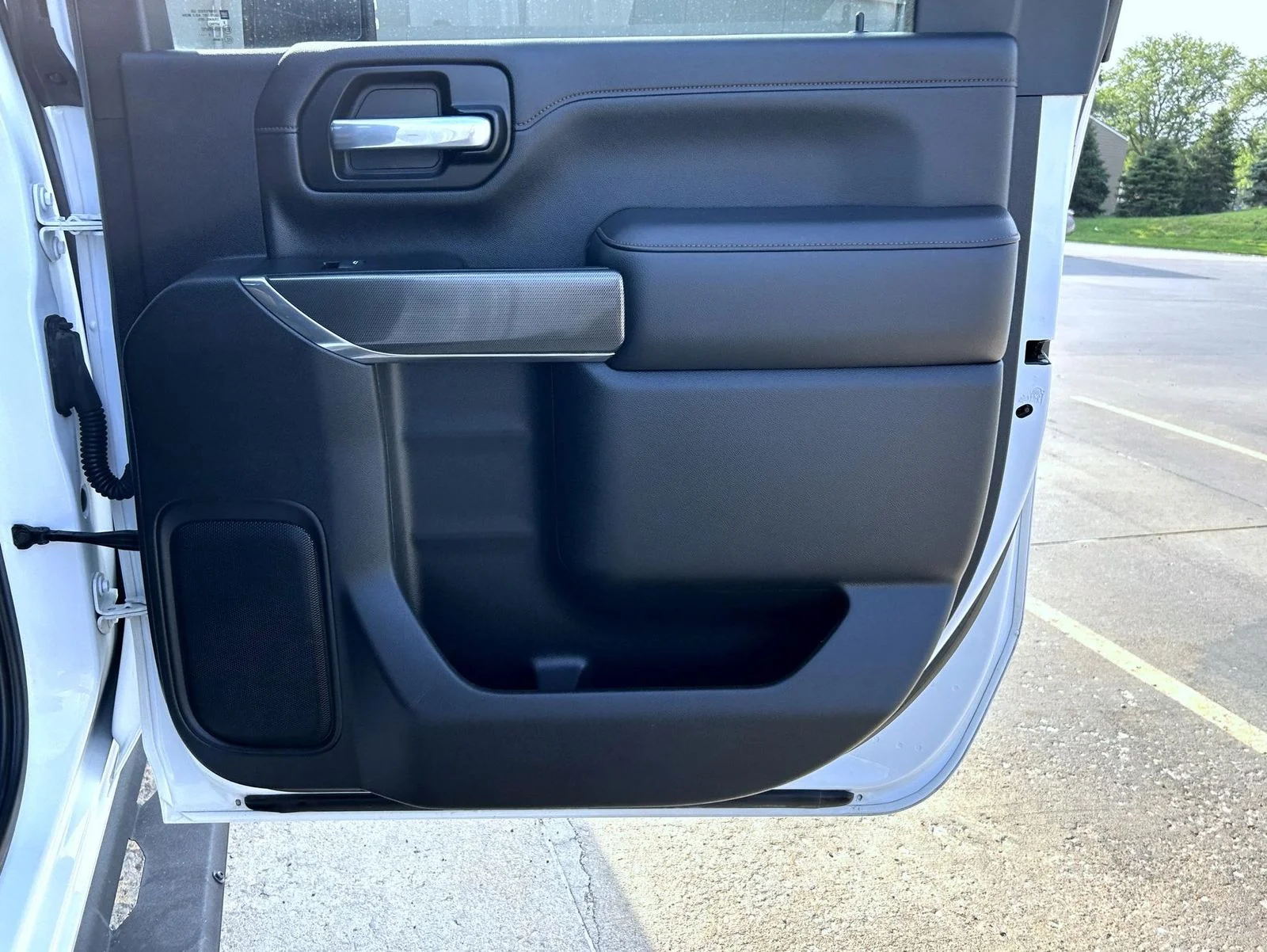 Used 2020 White GMC AT4 image 17
