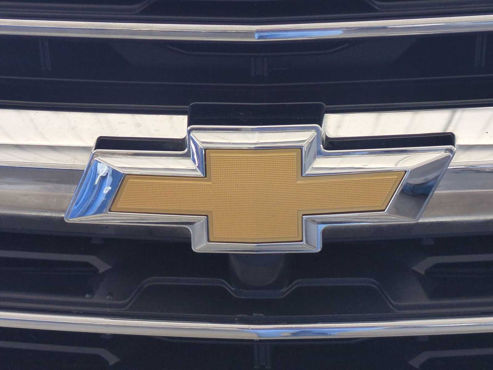 Used 2025 Summit White Chevrolet LT image 8