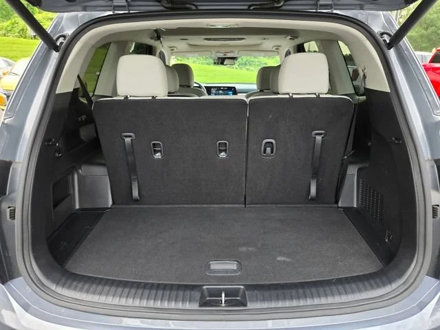 Used 2025 Everlasting Silver Kia EX image 18