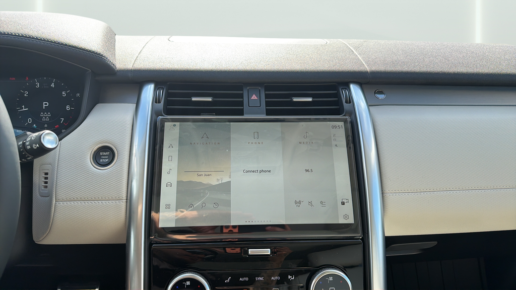 New 2026 Fuji White Land Rover Dynamic SE image 22