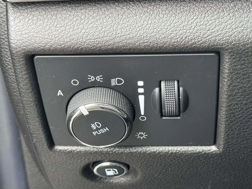 Used 2022 White Jeep Limited image 27