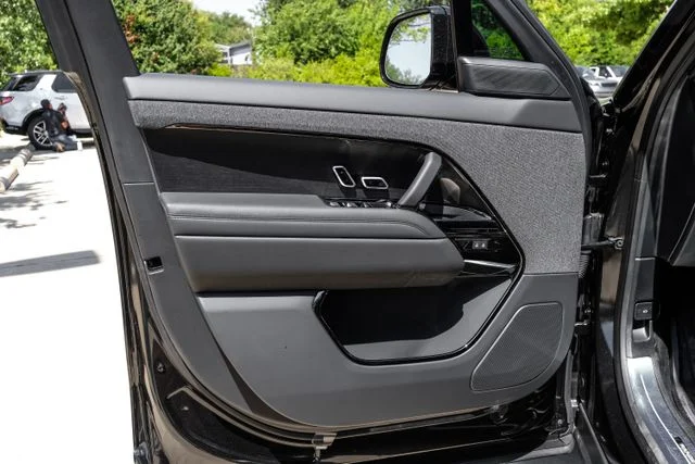New 2026  Land Rover Dynamic SE image 50