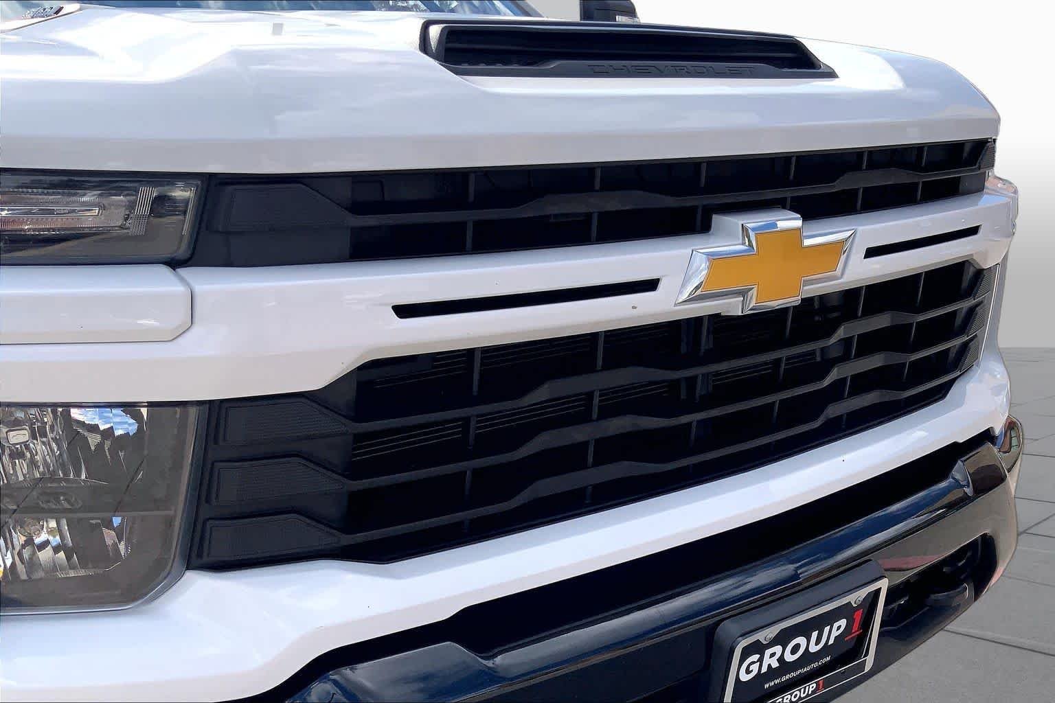 Used 2024 Summit White Chevrolet Custom image 29