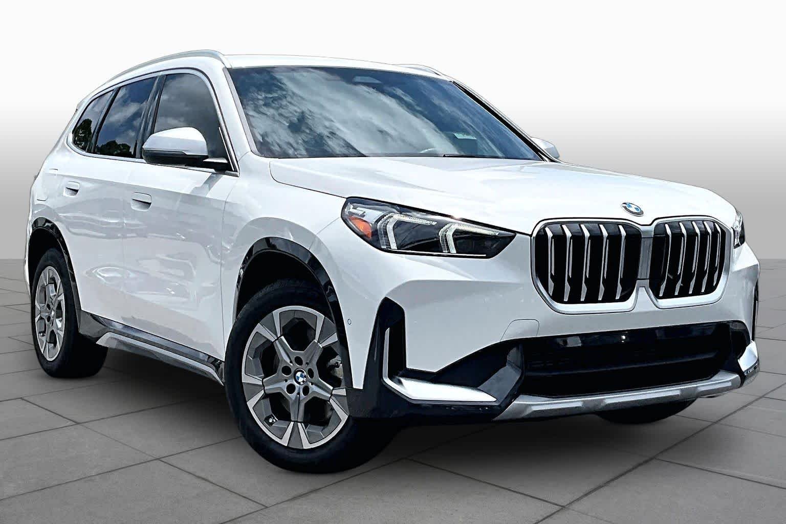 Certified Used 2023 Alpine White BMW xDrive28i image 3