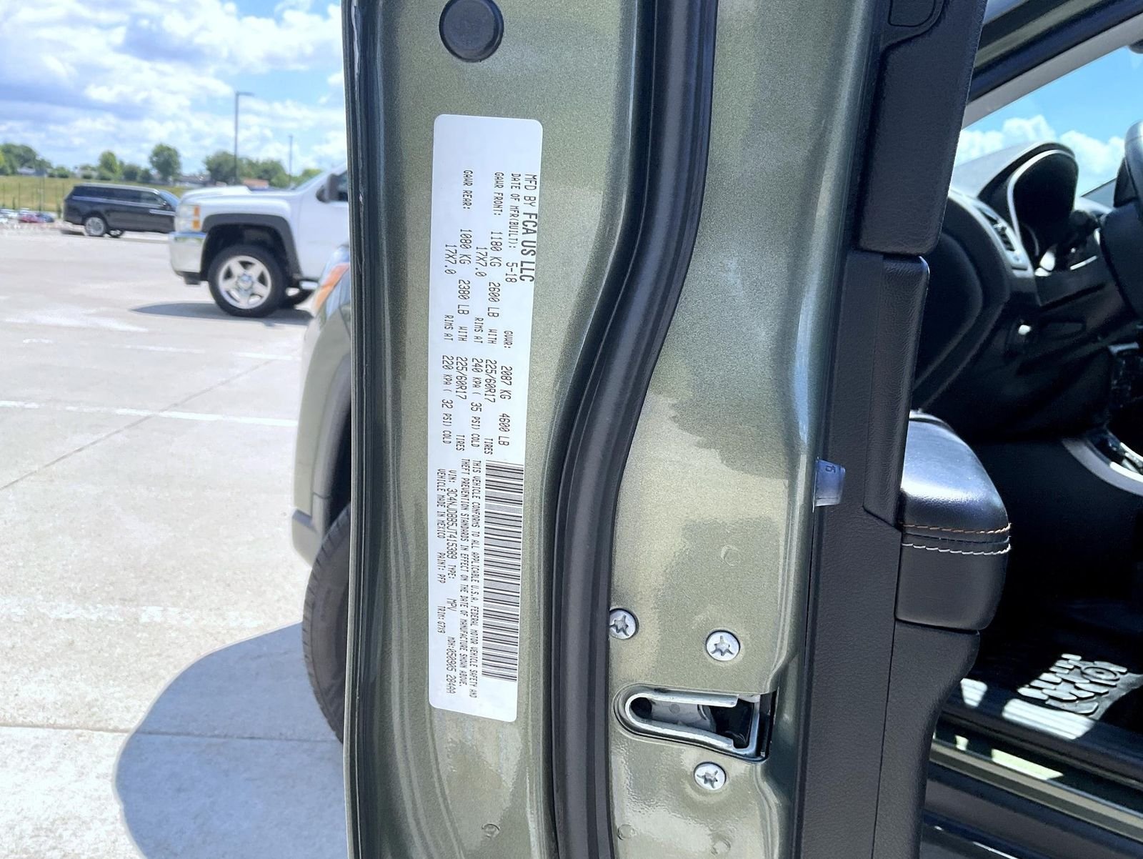 Used 2018 Green Jeep Latitude image 25
