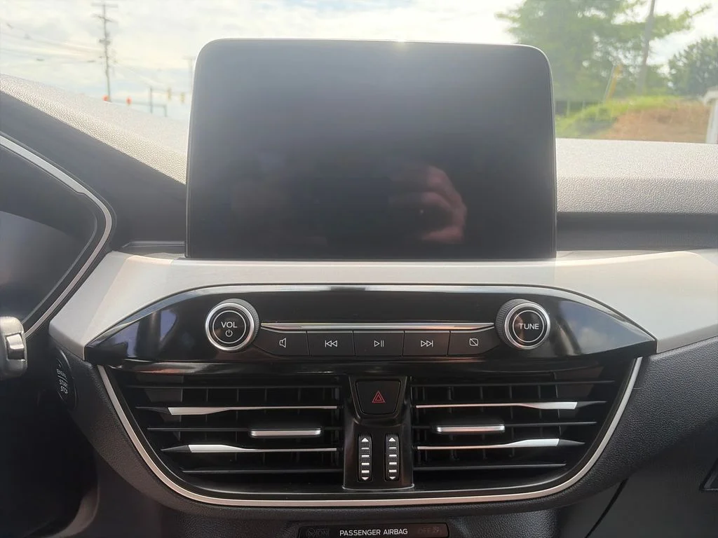 Used 2022 White Ford SEL image 19