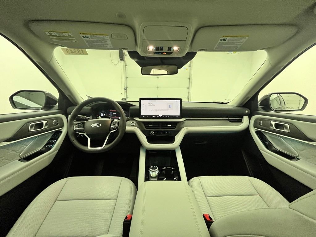 New 2026 Black Ford Platinum image 4