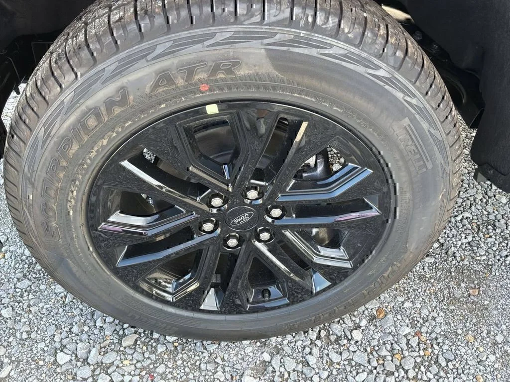 New 2026 Agate Black Metallic Ford XLT image 11