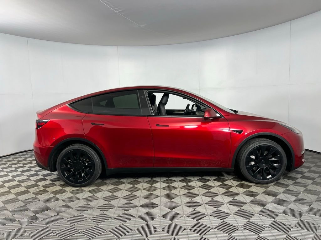 2024 Tesla Model Y Standard Range photo 3