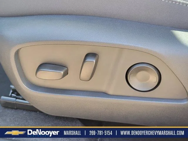 2027 Chevrolet Equinox LT - Photo 11