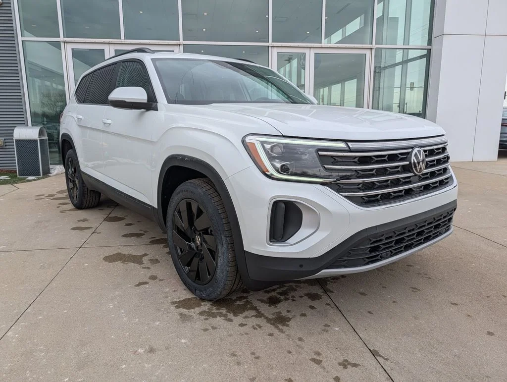 New 2026 White/off-white Volkswagen 2.0T SE w/Technology image 2